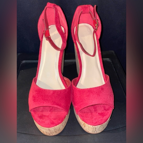 BRAND NEW RedTop Red Suede Platform Wedge Sandals - Picture 3 of 8